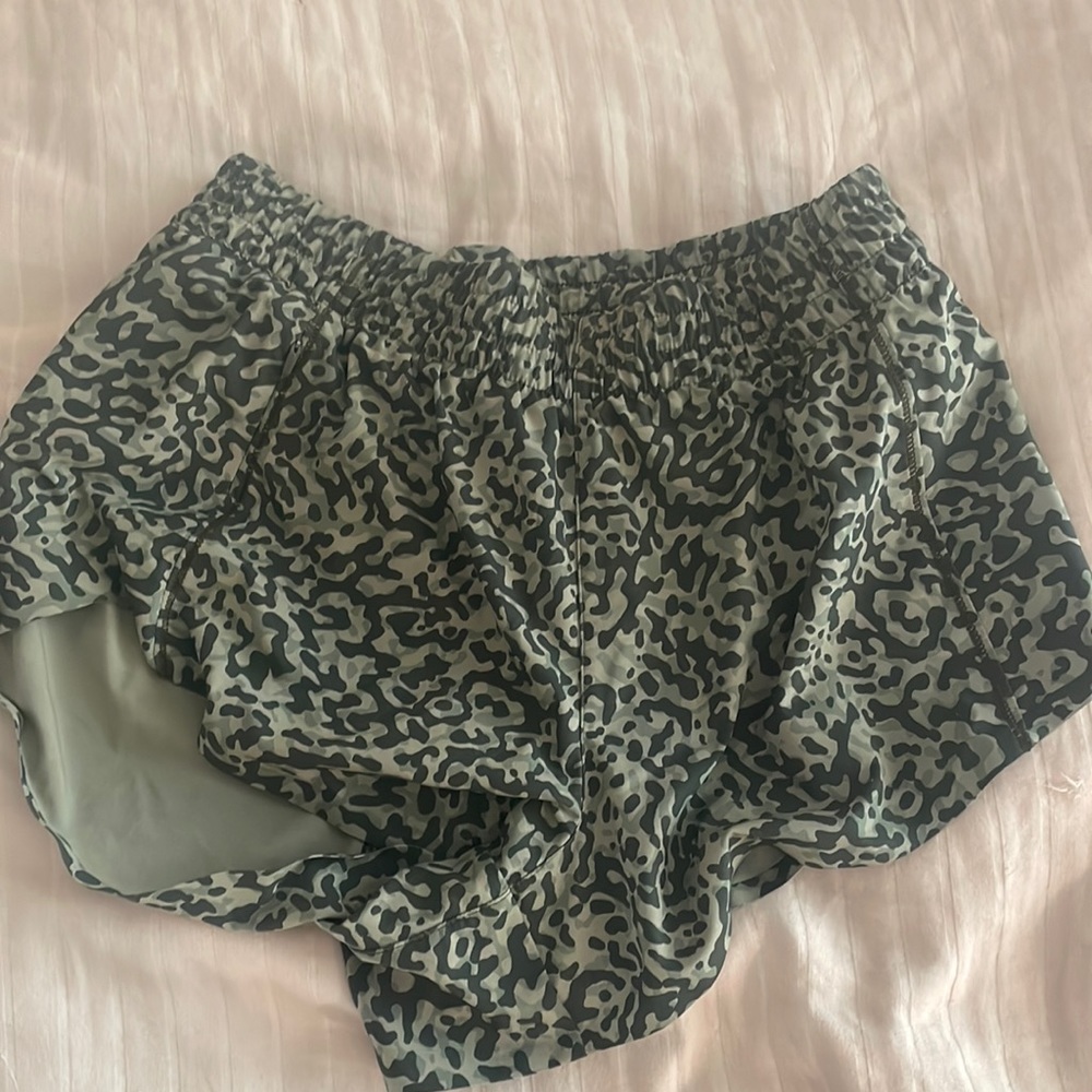 Athleta 3in hustle short green size XS